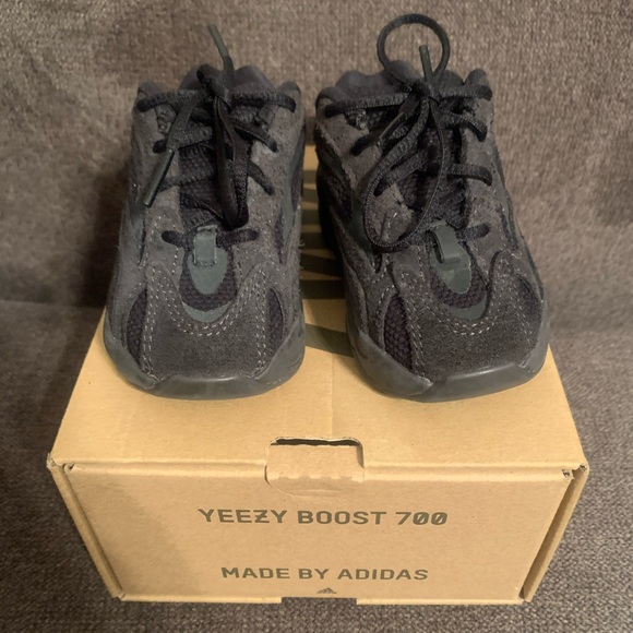 Toddler Yeezy 700 Boost - Picture 2 of 7